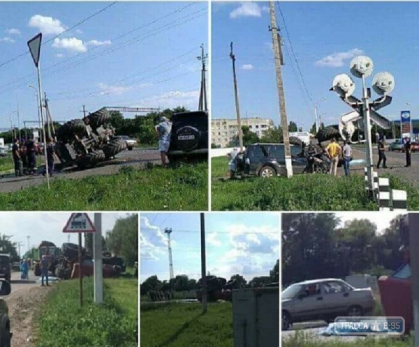 Внедорожник столкнулся с трактором под Одессой (фото)