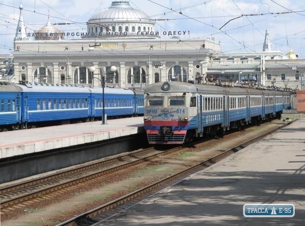 Поезд Днепр – Одесса задержался из-за утечки бензина