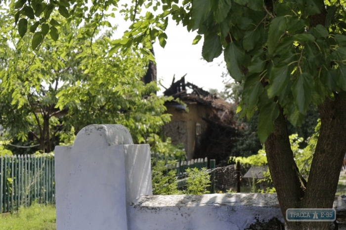 В Овидиополе от удара молнии сгорел дом  