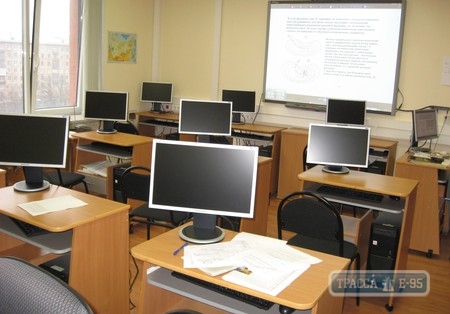 Школы Березовки получили новые компьютеры