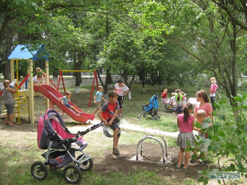 В селах Березовского района устанавливают новые детские площадки (фото)