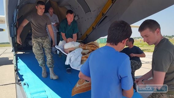 В Одессу прибыл борт с ранеными бойцами АТО (фото)