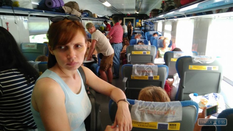 Пассажиры скоростного поезда ехали из Одессы в Киев стоя
