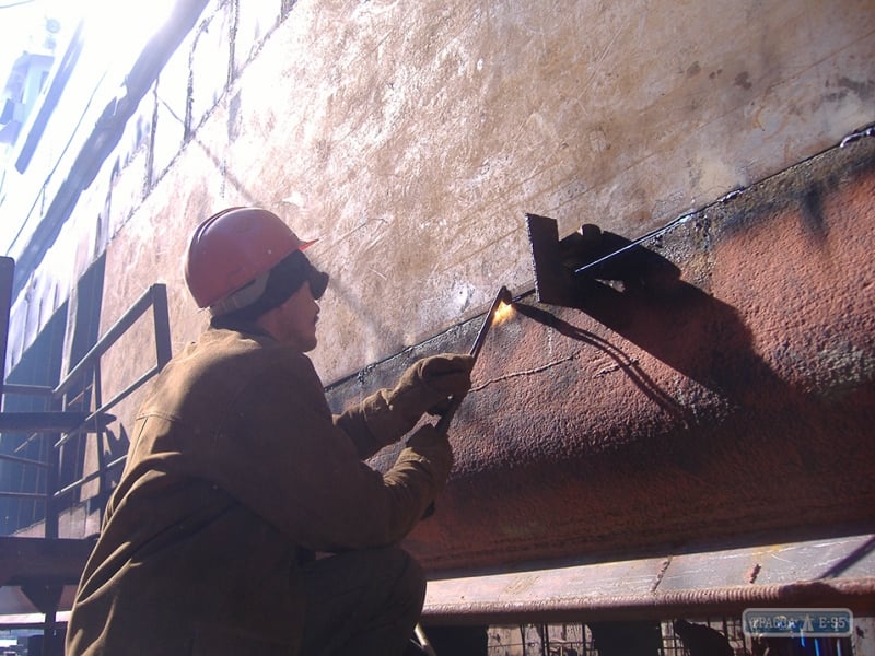 Два судна отремонтируют до конца месяца на судоверфи Одесского порта