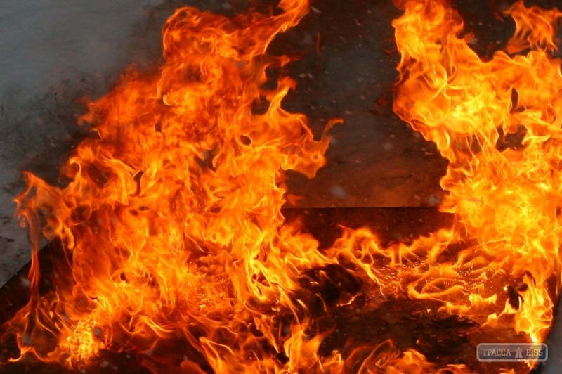 Два человека пострадали при пожаре в Лиманском районе