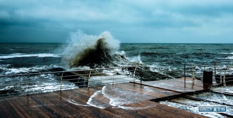 Гидрометцентр объявил штормовое предупреждение на Одесщине: дождь и сильный ветер