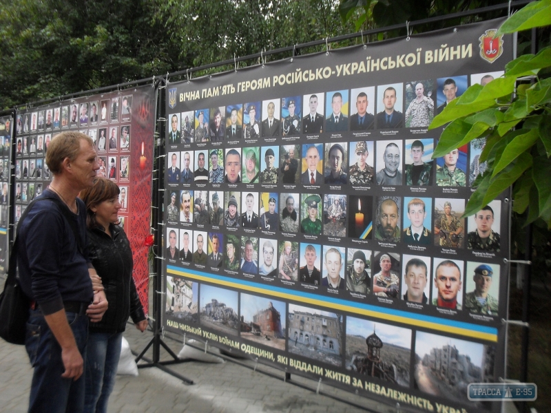 Фотовыставка в честь погибших за независимость Украины героев открылась в Захаровке