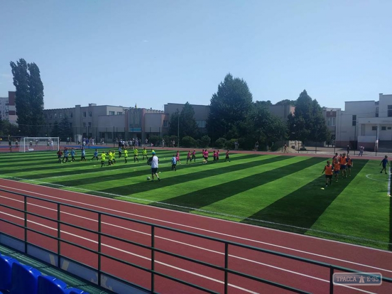 Современный школьный стадион появился в Южном под Одессой (фото)