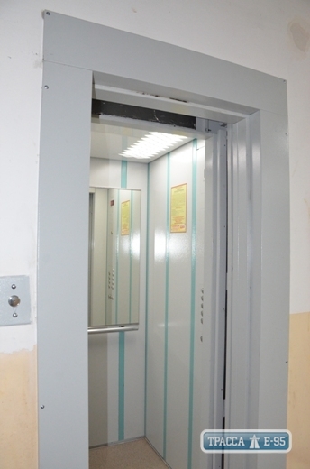 В многоэтажке на Таирова сорвался лифт: одессит попал в больницу