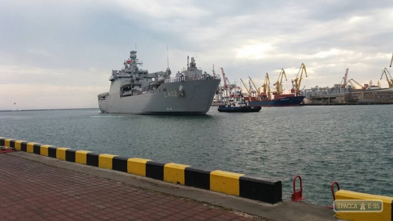 Большой корабль ВМС Турции зашел в Одессу (фото)