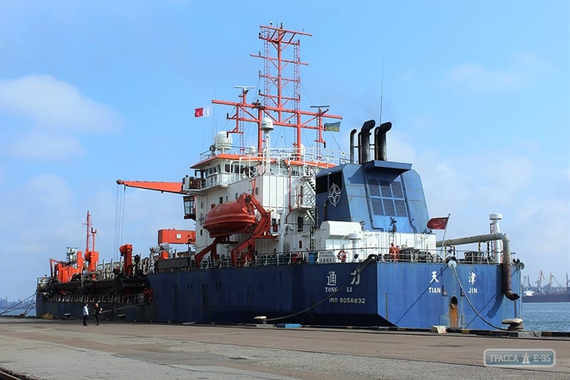 Китайская компания начала реализацию второго проекта дноуглубления в порту 