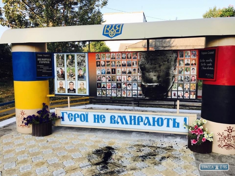 Полиция открыла уголовное дело по факту поджога мемориала воинам АТО в Ананьеве