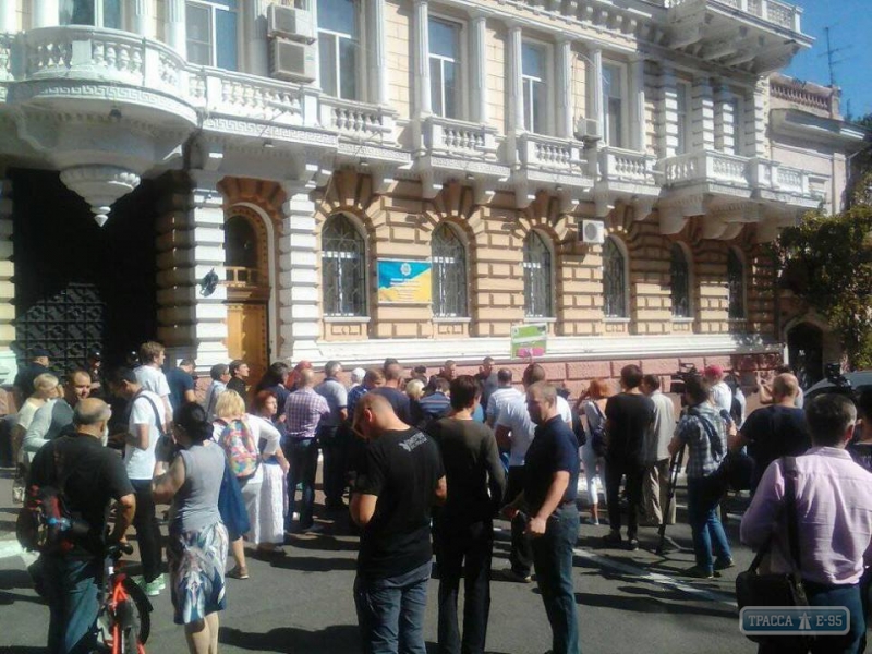 Митингующие, перекрывшие улицу в центре Одессы, нарушают закон – советник главы областной полиции