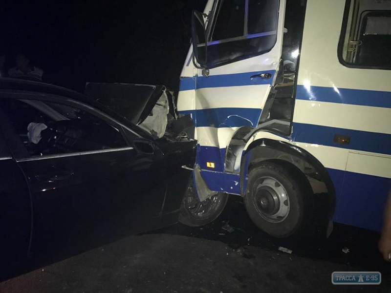 Семь человек пострадали в ДТП с рейсовым автобусом под Одессой (фото) 