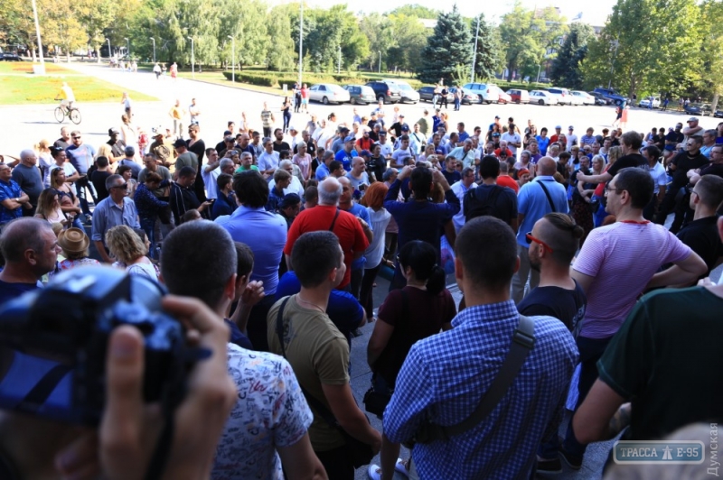Общественники сорвали встречу с семьями отдыхавших в лагере «Виктория» детей в Одесской ОГА