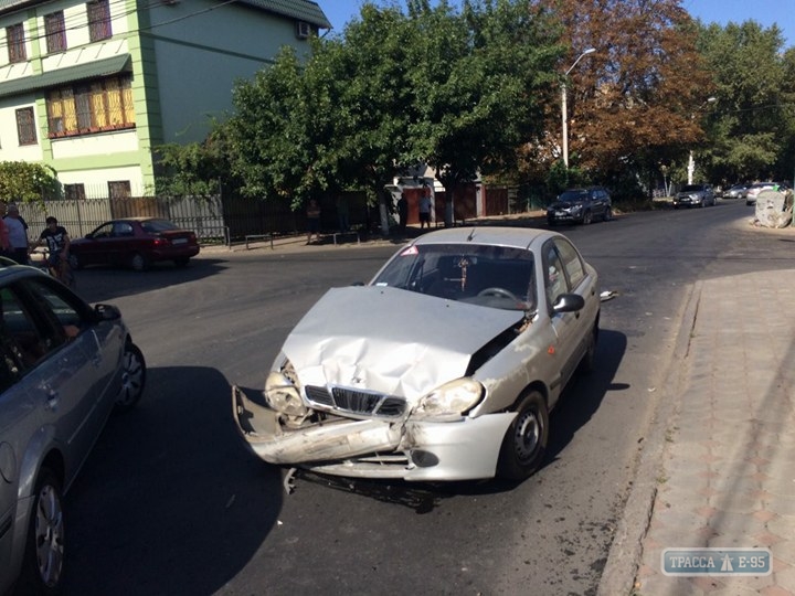 Два человека пострадали в ДТП на Фонтане в Одессе (фото)