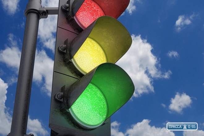 Светофор на оживленном перекрестке на поселке Котовского отключили на три дня
