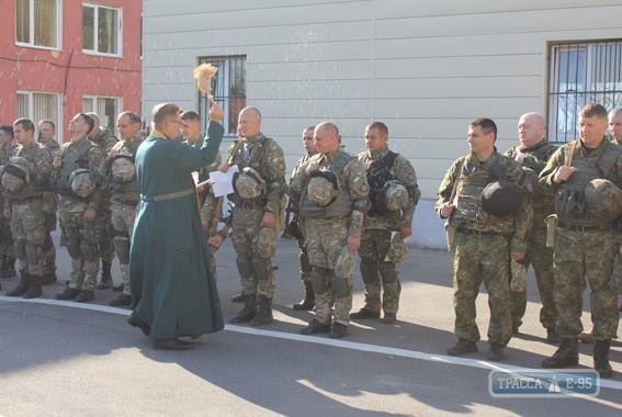 35 одесских полицейских отправились в зону АТО (фото)