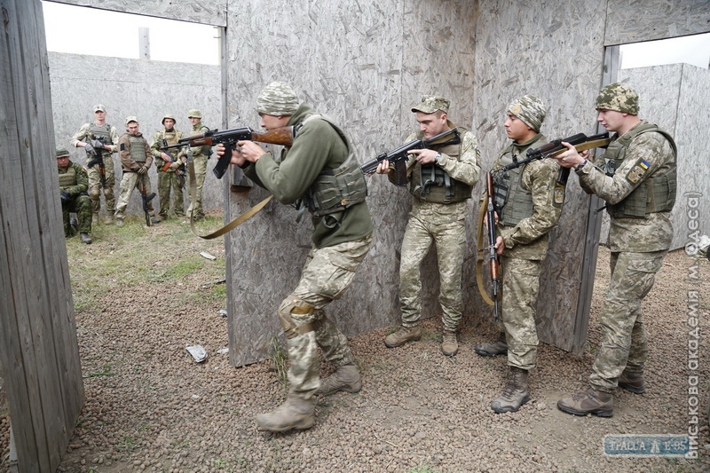 Одесские курсанты совместно с иностранными инструкторами учились воевать в городских условиях (фото)