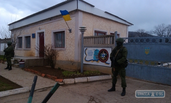 Патруль задержал около воинской части в Одесской области четырех человек