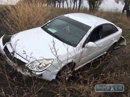 Преступник из Молдовы на автомобиле прорвался через границу, но утопил машину во рву (фото)