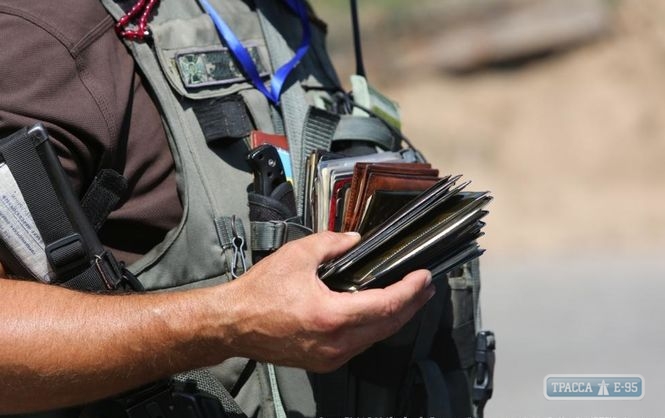 Двое пограничников из Одесской области получили сроки за дачу и вымогательство взяток 