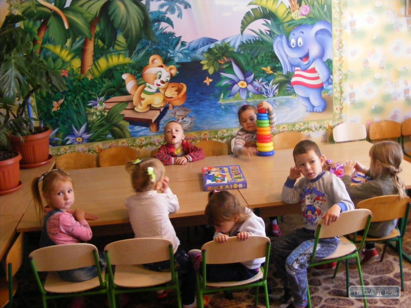 Власти единственной в Захаровском районе объединенной громады закупили новую мебель для детсадов 