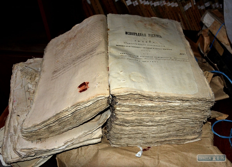 Измаил вынужден передать в областной архив старинные метрические книги, но там их негде хранить