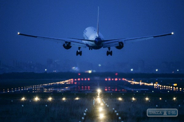 Самолет рейсом из России экстренно сел в Одессе из-за подозрения о бомбе на борту