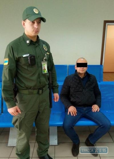 Сириец пытался попасть в Украину по двум поддельным паспортам
