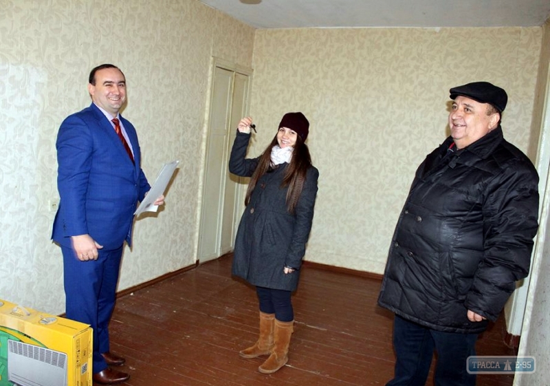 Власти Ананьевского района подарили квартиру сироте