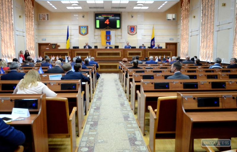 Депутаты Одесского облсовета на внеплановой сессии после долгих спор сократили соцпомощь населению 