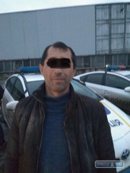 Патрульные задержали преступников, совершивших разбойное нападение на автомобиль под Одессой