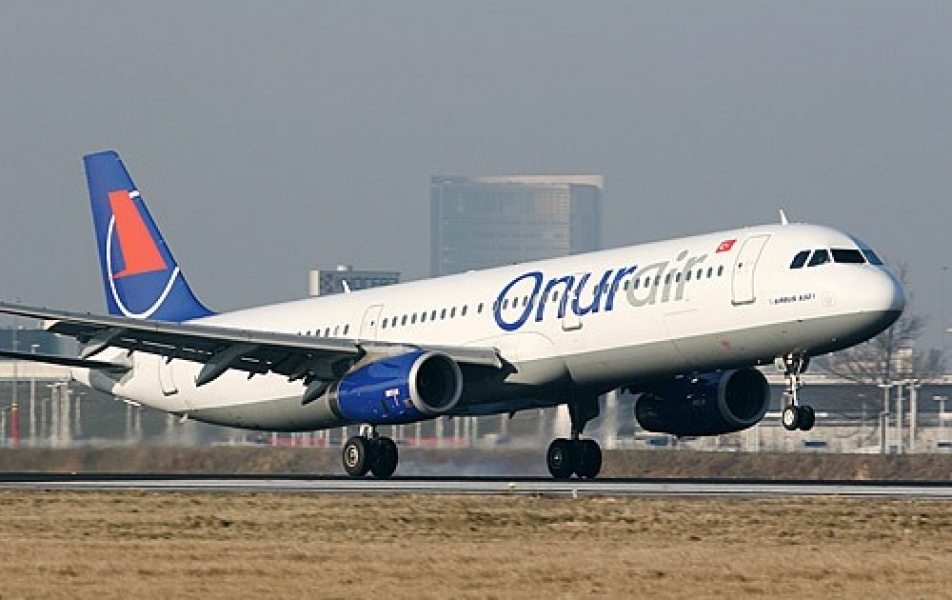 Турецкий самолет с отказавшим двигателем аварийно сел в Одесском аэропорту 