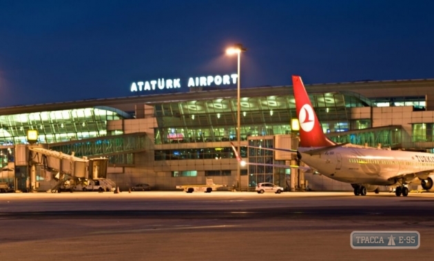 Взрывотехники ищут бомбу на борту самолета Стамбул – Одесса