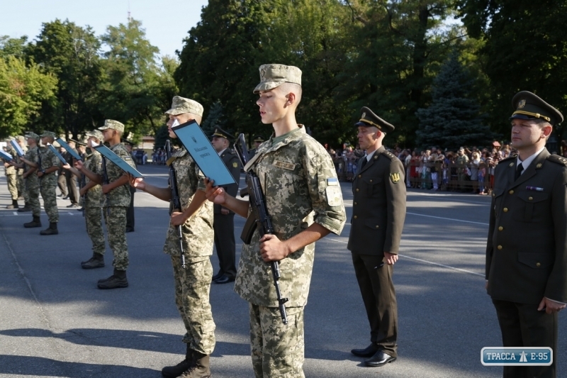 Более 600 юношей из Одесской области отправились в армию в ходе осеннего призыва