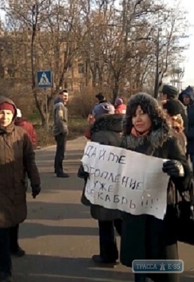 Одесситы, живущие в районе Шкодовой горы, второй день перекрывают дорогу