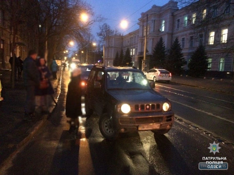 Автомобилист в Одессе сбил ребенка, который вышел из трамвая