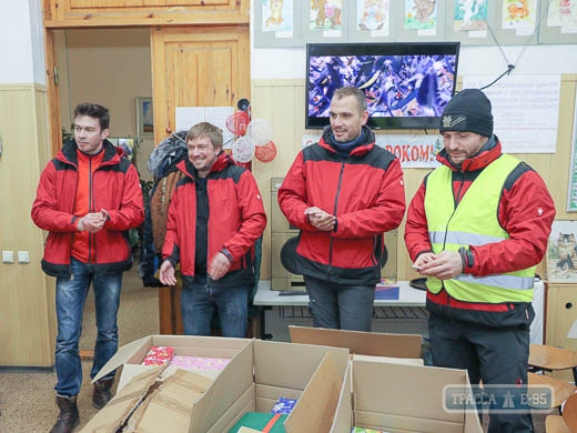 Немецкие волонтеры привезли для одесских детей 25 тысяч рождественских подарков