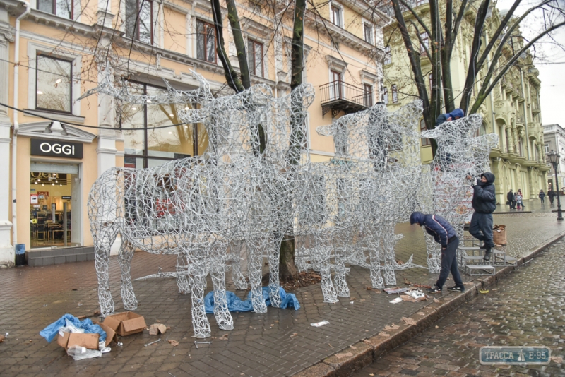 Огромные олени в упряжке появились на Дерибасовской в Одессе (фото)