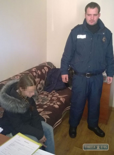 Одесские полицейские вернули родителям 12-летнюю девочку, которая ушла из дому из-за школьных оценок