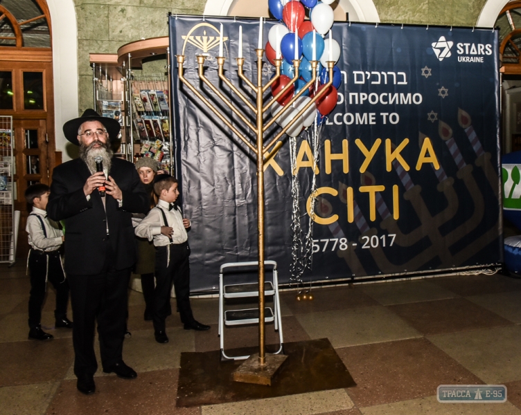 Ярмарка в честь еврейского праздника Ханука прошла в Одессе (фоторепортаж)