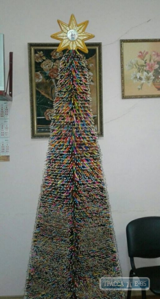 Двухметровая елка из карандашей, созданная в Лиманском районе, готовится попасть в Книгу рекордов
