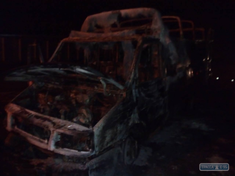 Автобус сгорел дотла в Одесской области (фото)