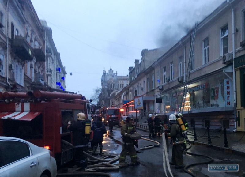В центре Одессы масштабный пожар - сгорел известный ресторан (фото)