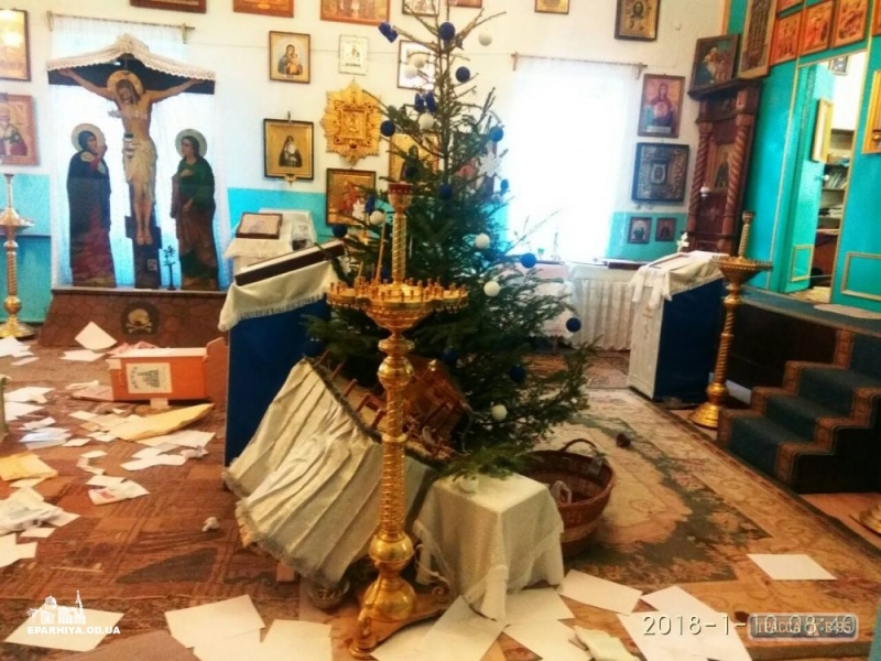 Воры ограбили и осквернили православный храм в Черноморске