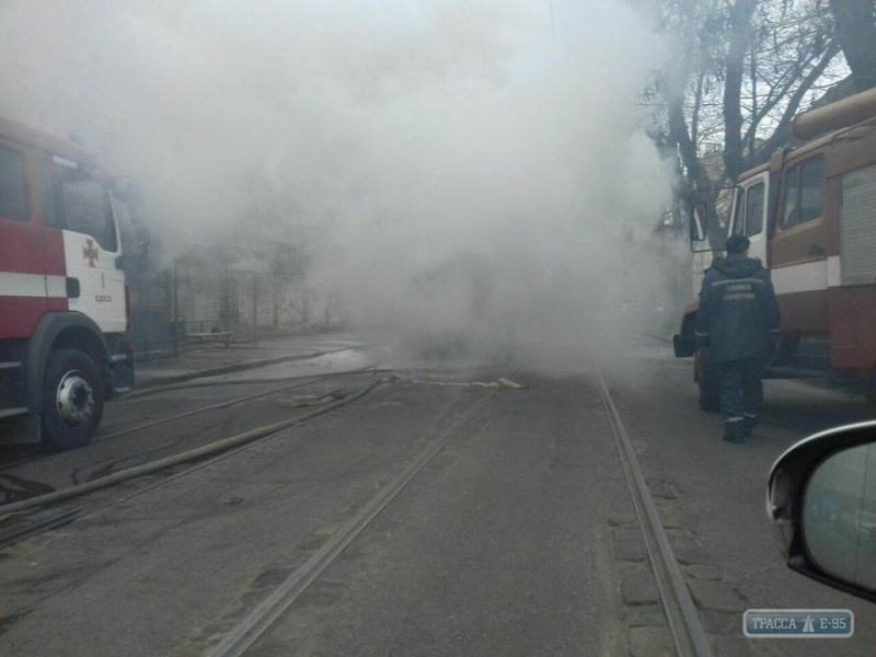 Трамвайный вагон, заполненный людьми, сгорел дотла: пассажиры выпрыгивали из окон (фото)
