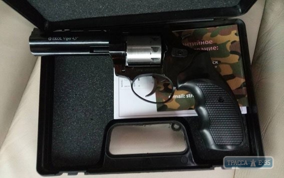 Правоохранители задержали одессита, который торговал самодельными револьверами (фото)