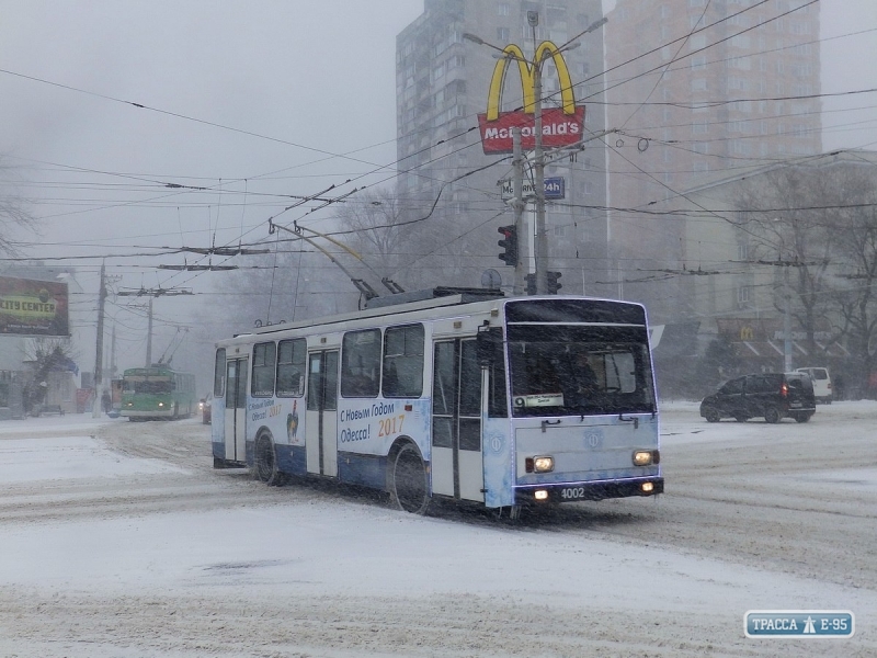 Трамваи и троллейбусы, несмотря на снегопад в Одессе, работают в штатном режиме – Горэлектротранс