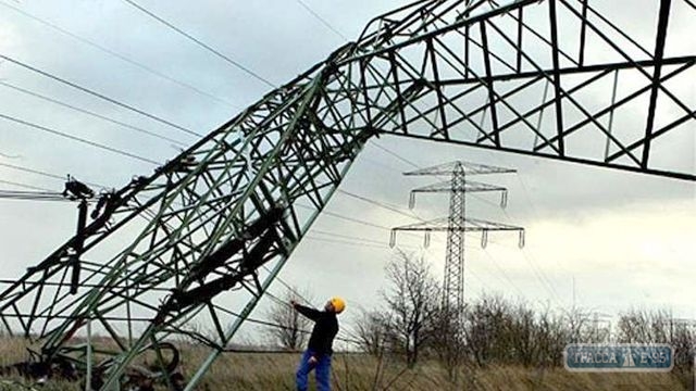 Три населенных пункта из-за непогоды остались без света в Одесской области